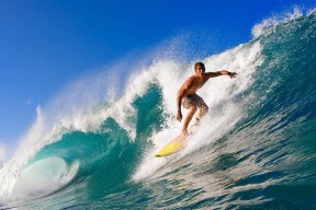 开云入口-湖人球员亲自为球迷送出签名球衣，湖人球衣赞助