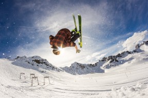 开云·体育官网APP下载-青年球员李明签约国内知名俱乐部，开启职业新篇章，cba李明