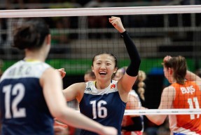 开云入口-意外拳击裁判被指误判引风波，拳击误伤裁判视频