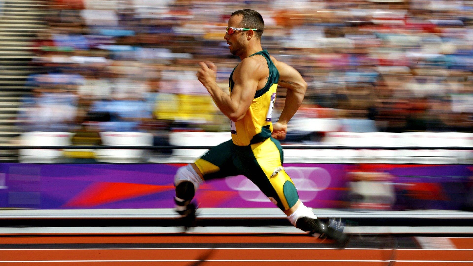 国际足球赛事中,某支球队实力惊艳,击败强敌,国际足球队员